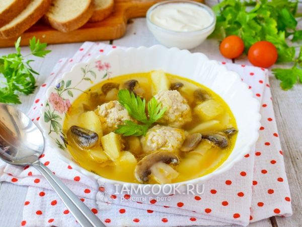 Суп с фрикадельками и грибами (шампиньонами)