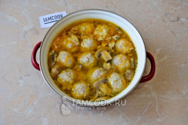 Суп с фрикадельками и грибами (шампиньонами)