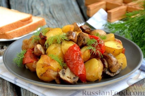Запечённая картошка с грибами и помидорами, в рукаве