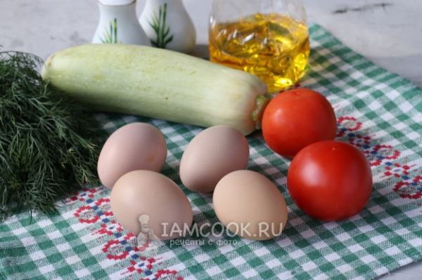 Жареные кабачки с яйцом и помидорами